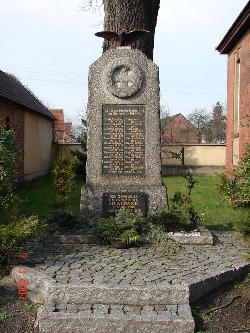 Bild 2: Kriegerdenkmal / 