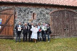Bild 1: Gruppenfoto nach dem Sieg beim Landeswettbewerb, Quelle: Pressestelle des Landkreises Spree-Neie