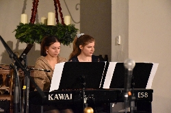 Bild 4: Leonie Bullan und Eva Pistrosch vierhndig am Klavier, Quelle: Landkreis Spree-Neie/Wokrejs Sprjewja-Nysa