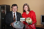 Bild 1: Am 17.11.08 ermittelten Landrat Friese und die Forster Rosenkönigin Sandy I die Gewinner der diesjährigen Radlersaison. / Jana Weber, Pressesprecherin des Landkreises Spree-Neiße