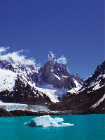 Bild 1: Der Cerro Torre und die Laguna Torres (Argentinien). / www.aufbrechen.de
