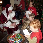 Bild 1: Auch 2010 besuchte der Weiihnachtsmann das Kulturschloss in Spremberg / Niederlausitzer Heidemuseum