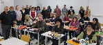 Bild 1: v.l.n.r. Ulrich Thorhauer (Schulleiter), Sigrid-Aisha Kintscher (Ausbildungsbegleitung) und Teilnehmende / Steffi Schiemenz, Regionalbudget