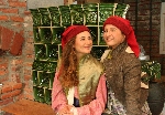 Bild 1: Die Lutki Jolka und Jorko (Janina Raspe und Olivia Gajetzki) hten den Schatz des Wendenknigs., Quelle:  K. Mbes