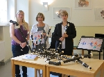 Bild 1: Musikpdagogin Stefanie Rsler, Musikschulleiterin Sonja Junghnel und Musikpdagogin Birgit Schreiter (v.l.n.r.) sind startklar fr die  neue Blockfltenklasse in Forst (L.), Quelle: Musikschule SPN