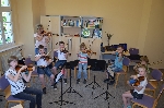 Bild 1: Musikschler bereiten sich auf das Konzert -Alle meine Tne- vor, Quelle: Musik- und Kunstschule des Landkreises Spree-Neie