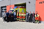 Bild 1: Auszeichnung der berufsbegleitend weitergebildeten Mitarbeiter in der Rettungswache Peitz/Picnjo, Quelle: Landkreis Spree-Neiße/Wokrejs Sprjewja-Nysa