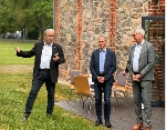 Bild 1: Landrat Harald Altekrger, Leiter des Fachbereichs Kinder, Jugend u. Familie, Andr Schneider, sowie Sozialdezernent und Beigeordneter Michael Koch (v.l.), Quelle: Landkreis Spree-Neie/Wokrejs Sprjewja-Nysa