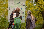 Bild 1: Familienwanderung im UNESCO-Global Geopark Muskauer Faltenbogen , Quelle: EVTZ mbH Geopark Muskauer Faltenbogen 