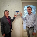 Bild 1: Dr. Hartmut Leipner a Pětr Brězan ze značku, Quelle: Domowina 