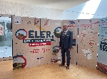 Bild 1: Landrat Harald Altekrger in der Wanderausstellung des Europischen Landwirtschaftsfonds fr die Entwicklung des lndlichen Raums (ELER), Quelle: Landkreis Spree-Neie/Wokrejs Sprjewja-Nysa