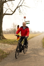 Bild 1: Landrat Harald Altekrger auf dem Fahrrad, Quelle: Landkreis Spree-Neie/Wokrejs Sprjewja-Nysa