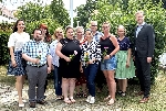 Bild 1: Gruppenfoto mit Teilnehmenden, Dozenten, Sorben-/Wenden-Beauftragter und Landrat , Quelle: Landkreis Spree-Nei�e/Wokrejs Sprjewja-Nysa
