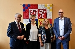 Bild 1: v.l. Landrat Harald Altekr�ger, CIT-Gesch�ftsf�hrerinnen Silke Steiniger und Heike Gensing, Wirtschafts- u. Finanzdezernent Carsten Billing, Quelle: Landkreis Spree-Nei�e/Wokrejs Sprjewja-Nysa