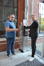 Bild 1: Installation Trinkwasserspender im Kreishaus , Quelle: Landkreis Spree-Nei�e/Wokrejs Sprjewja-Nysa
