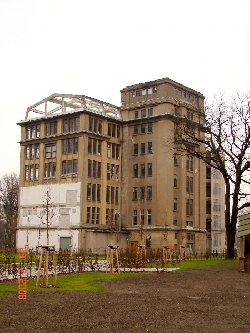 Bild 2: Produktionsgebäude Ansicht West / Fr. Hüttner