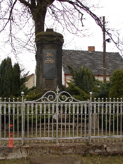 Bild 3: Gefallenendenkmal / Fr. Hüttner