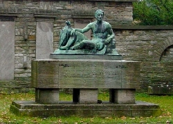 Kriegerdenkmal nah / Fr. Hüttner 