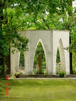 Bild 2: Ehrenmal / Fr. Hüttner