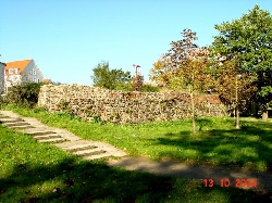Bild 3: Rest Stadtmauer Mariengasse südlich der Brücke / Fr. Hüttner