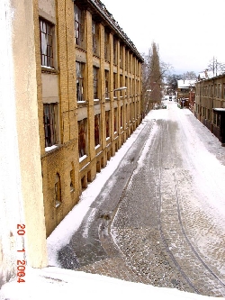 Bild 3: Straße vor der Fabrik / Fr. Hüttner