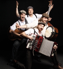 Bild 1: Mit dabei: die Berliner Band Cobblestones / privat