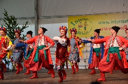 Bild 1: Folklorelawine rollt 2013 durch die Lausitz / Pressestelle