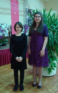 Bild 2: Maria Jäschke (Klavier) links und Anna-Maria Wünsche (Gesang) rechts / K. Wünsche