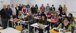 Bild 1: v.l.n.r. Ulrich Thorhauer (Schulleiter), Sigrid-Aisha Kintscher (Ausbildungsbegleitung) und Teilnehmende / Steffi Schiemenz, Regionalbudget