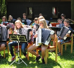 Bild 2: Akkordeonensemble der Musik- und Kunstschule / Musik- und Kunstschule