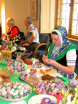 Bild 1: Traditioneller Ostereiermarkt / Niederlausitzer Heidemuseum