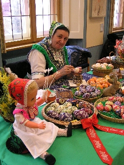 Bild 1: Traditioneller Ostereiermarkt im Niederlausitzer Heidemuseum in Spremberg / Niederlausitzer Heidemuseum