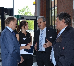 Bild 3: Im Foyer der Kreisverwaltung Forst (L.), Quelle: LK SPN