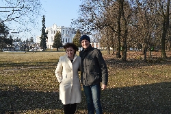 Bild 2: Parkleiter des Branitzer Parks Claudius Wecke mit der Direktorin Paschkova im Maryino-Park unterwegs., Quelle: privat
