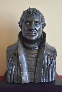 Bild 1: Bste Martin Luthers aus der Kreuzkirchengemeinde Spremberg, Quelle: Niederlausitzer Heidemuseum