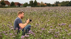 Bild 1: Daniel Burdach auf der Suche nach Motiven