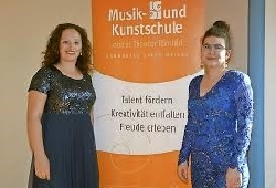 Bild 1: Anna-Maria Wnsche und Elisabeth Mros nach Konzert im September 2017, Quelle: Musikschule SPN