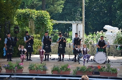 Bild 2: Dunedin Dance Academy & North Berwick Pipe Band im Rosengaten Forst 2015 , Quelle: Landkreis SPN