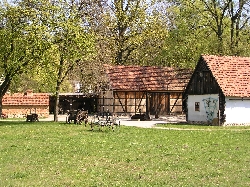 Bild 2: Schlosshof, Quelle: Landkreis SPN