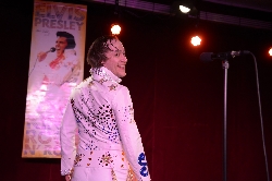 Bild 1: Jan Schnberg als Elvis, Quelle: C. Steffenrasche