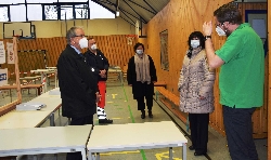 Bild 1: Von links nach rechts: Harald Altekrger (Landrat), Christian Bude (Sanittsdienst Kreisverband Niederlausitz e.V.), Cornelia Grsel (Kreisgeschftsfhrerin DRK Kreisverband Niederlausitz  e.V.), Christine H