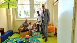 Bild 2: Besuch in der Eltern-Kind-Gruppe Children Center Bunte Vielfalt, Quelle: Landkreis Spree-Neie/Wokrejs Sprjewja-Nysa