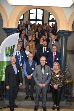 Bild 3: Teilnehmerinnen und Teilnehmer des 1. Lausitzer Bildungsgipfels, Quelle: Landkreis Spree-Neiße/Wokrejs Sprjewja-Nysa 
