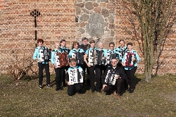 Bild 1: Gruppenbild der Akkordeongruppe Intermezzo, Quelle: Akkordeongruppe Intermezzo