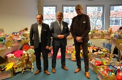 Bild 1: bergabe Geschenke an die Tafeln in Spree-Neie, Quelle: Landkreis Spree-Neie/Wokrejs Sprjewja-Nysa