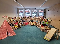 Bild 2: bergabe Geschenke an die Tafeln in Spree-Neie, Quelle: Landkreis Spree-Neie/Wokrejs Sprjewja-Nysa