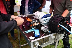 Bild 3: Blick auf die Technik: Das Zusammenschwei�en der Glasfasern, Quelle: Landkreis Spree-Nei�e/Wokrejs Sprjewja-Nysa