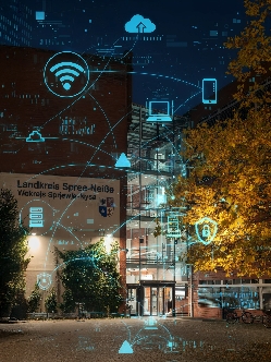 Bild 1: Symbolbild / Bilmontage Digitale Verwaltung Spree-Nei�e, Quelle: Landkreis Spree-Nei�e/Wokrejs Sprjewja-Nysa