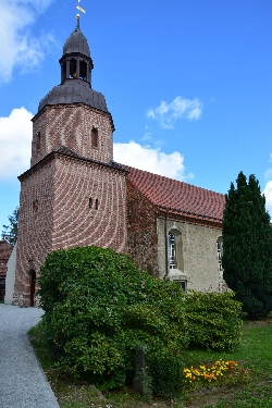Bild 1: Kirche in Laubst, Quelle: Landkreis Spree-Nei�e/Wokrejs Sprjewja-Nysa
