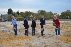 Bild 1: v.l.n.r.: Stefan Giebler, Fred Mahro, Roger Preu�mann, Landrat Martin Heusler, Diethelm Pagel, Quelle: Landkreis Spree-Nei�e/Wokrejs Sprjewja-Nysa 